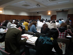 写真：検定試験中の会場の様子